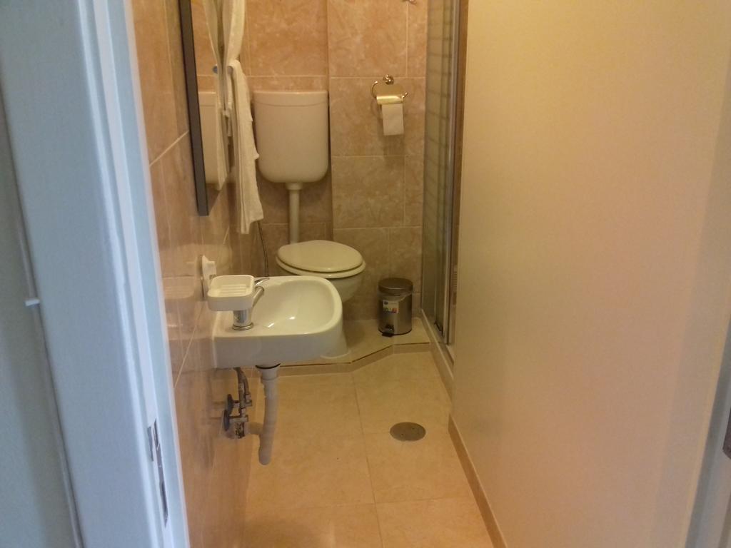 Voyage Guest House Lisbona Esterno foto